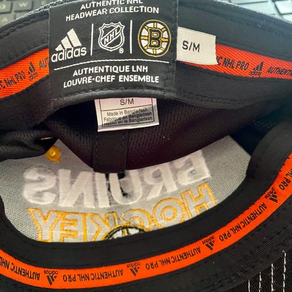 NEW Boston Bruins NHL Adidas LOCKER ROOM Hat Cap Men's Flex S/M Stanley Cup - Picture 2 of 5